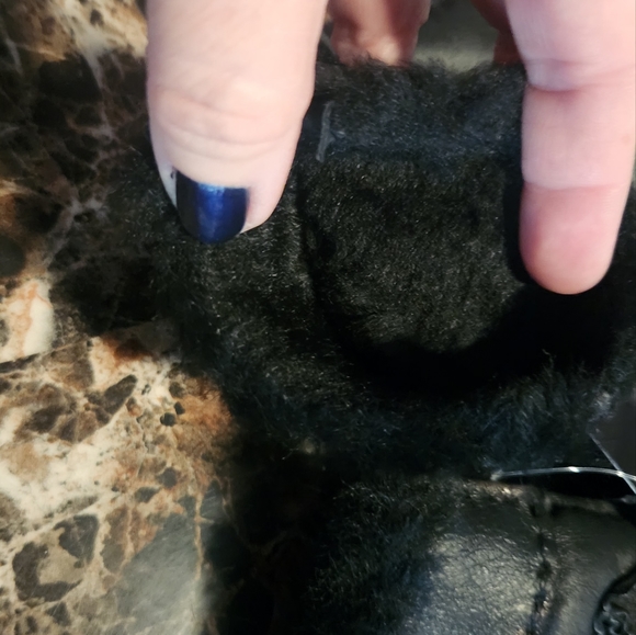 NWT, Shearling/Rabbit Handsfree Texting Gloves by Morris Kaye & Sons - Picture 5 of 9